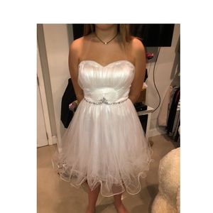CUTE WHITE TULLE DRESS!!
